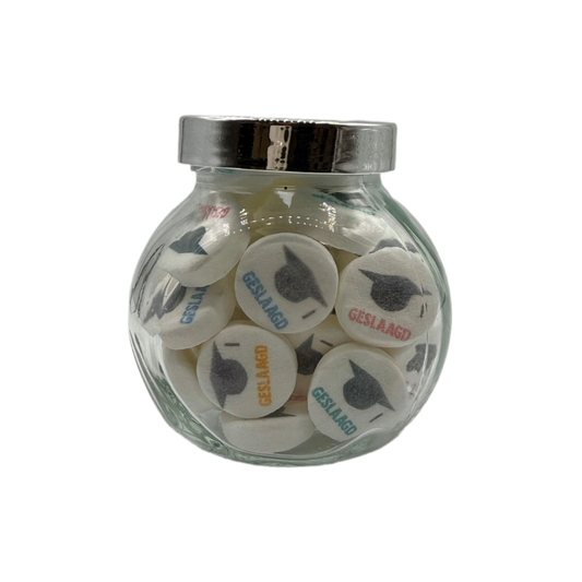 Glazen potje met pepermuntjes voor geslaagden