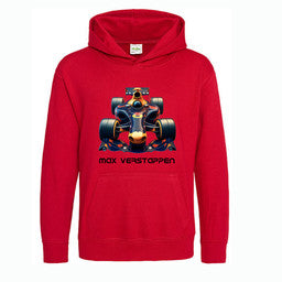 Rode hoodie bedrukt met formule 1 auto en de tekst Max Verstappen