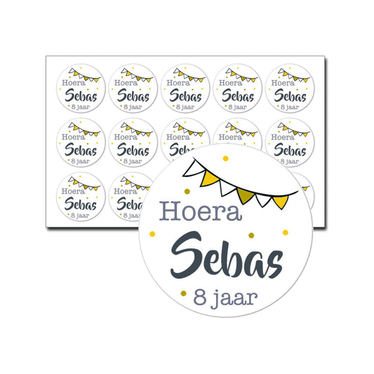 Traktatie sticker vlaggetjes met naam en leeftijd – 15 stuks per vel