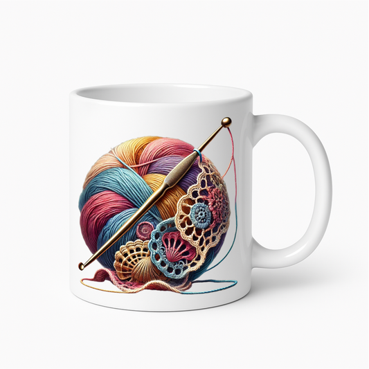mok met kleurrijk garen en haaknaald, cadeau voor haakliefhebber