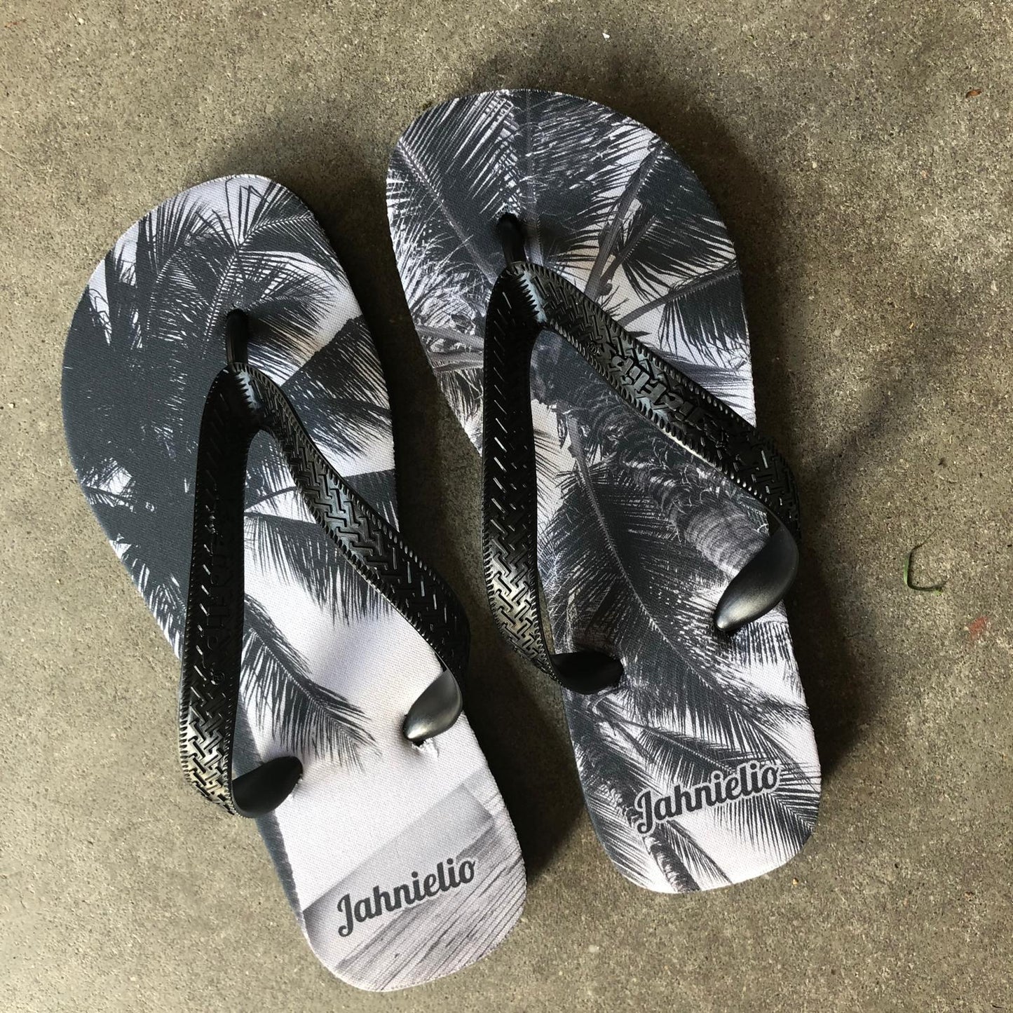 Palmboom slippers met de naam Jahnielio