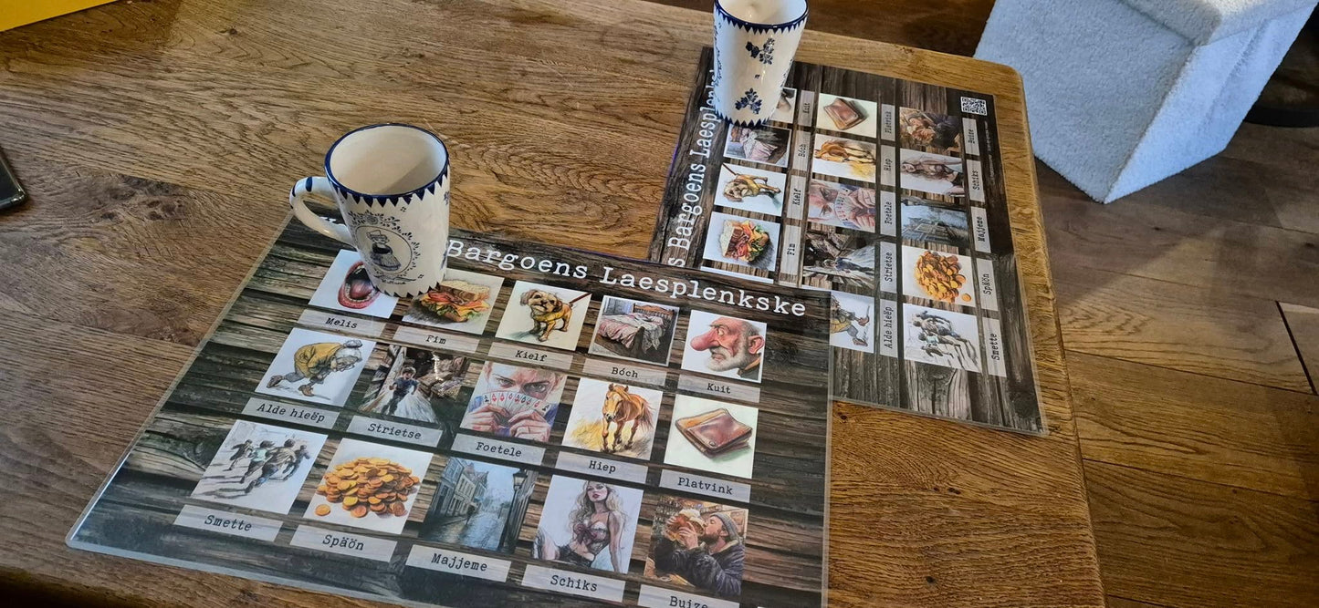 Twee placemats bedrukt met het Venloos laesplenkske