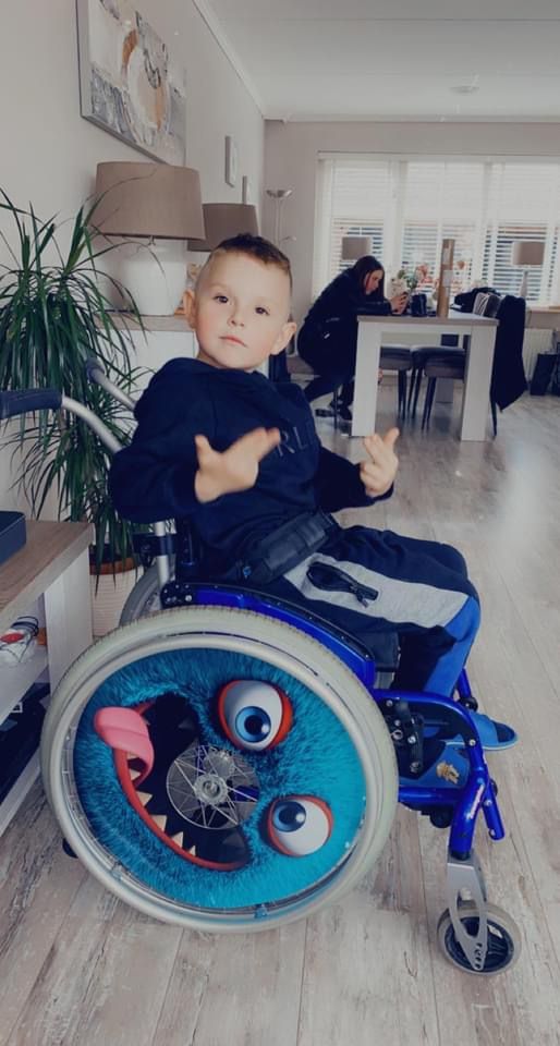 rolstoelstickers voor de spaakbeschermers met een grappig monster