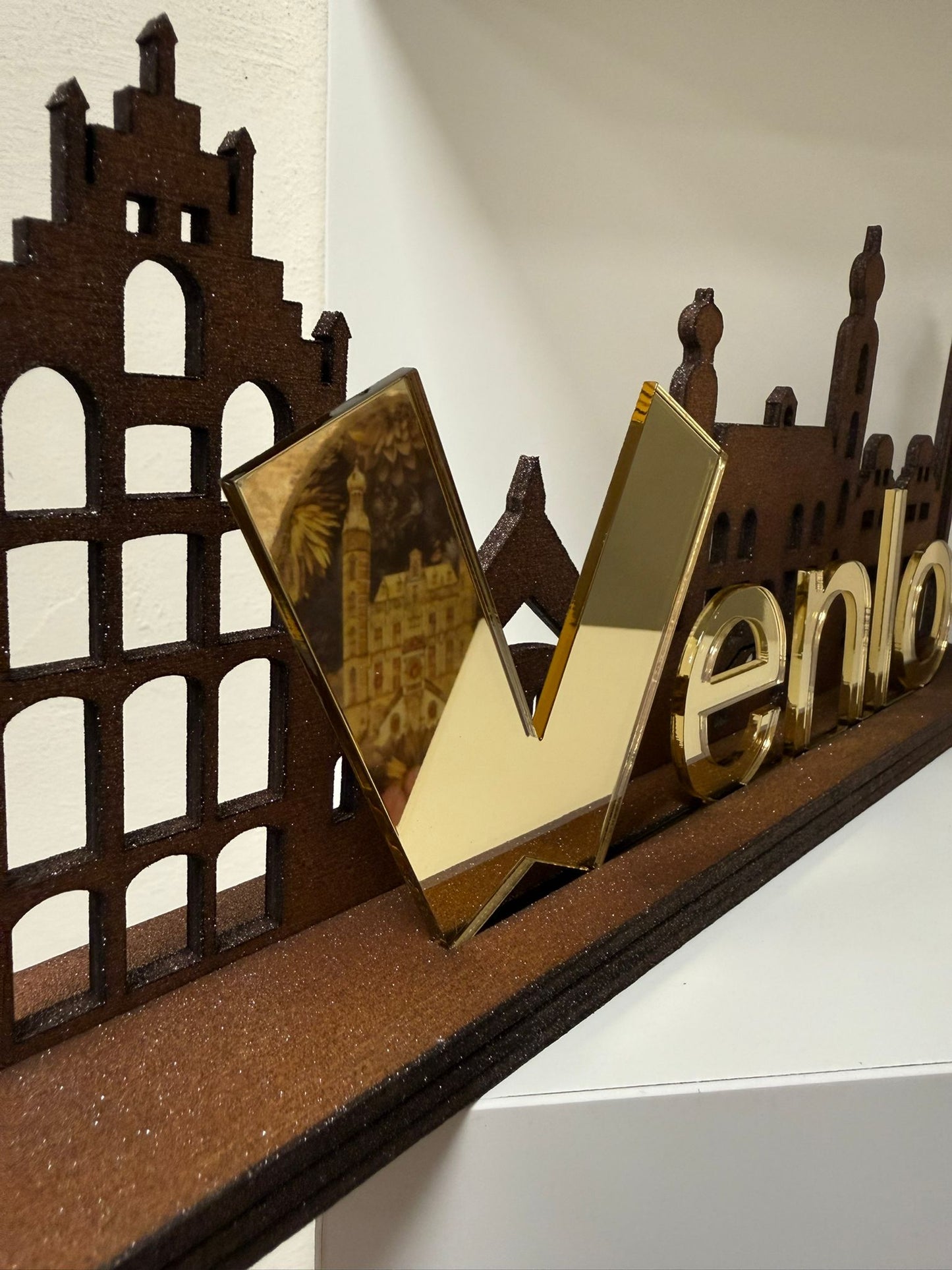 skyline van Venlo met het nieuwe logo