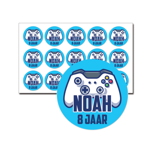 15 game-controller stickers met Hoera en Noah8 jaar – ronde traktatiestickers