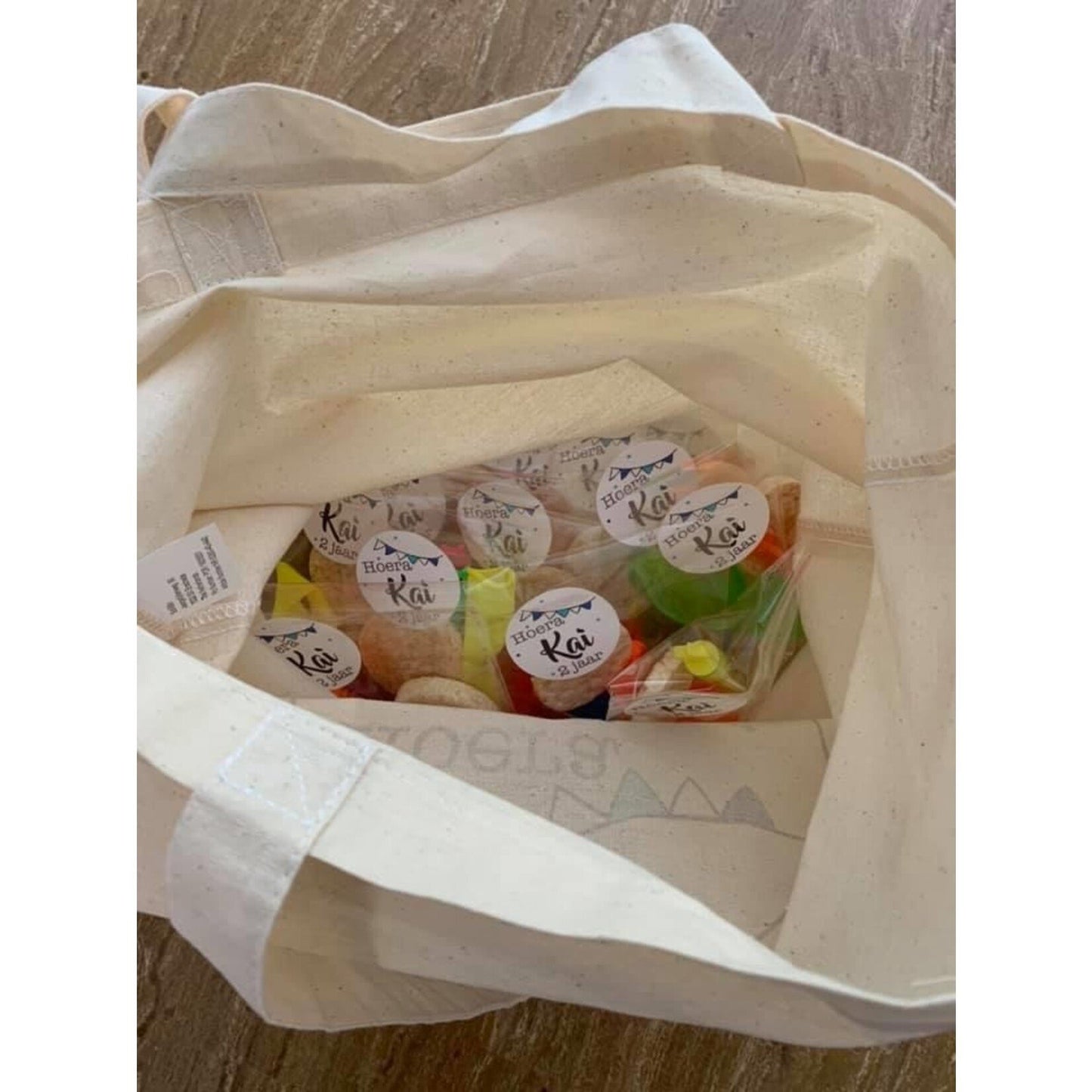 Traktatie sticker vlaggetjes met naam en leeftijd – 15 stuks per vel