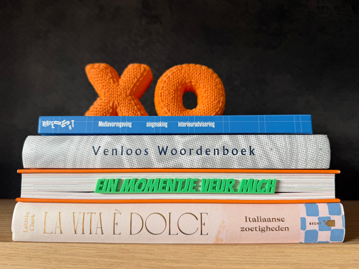 Boekenlegger metd etekst ein momentje veur mich in het venloos dialect
