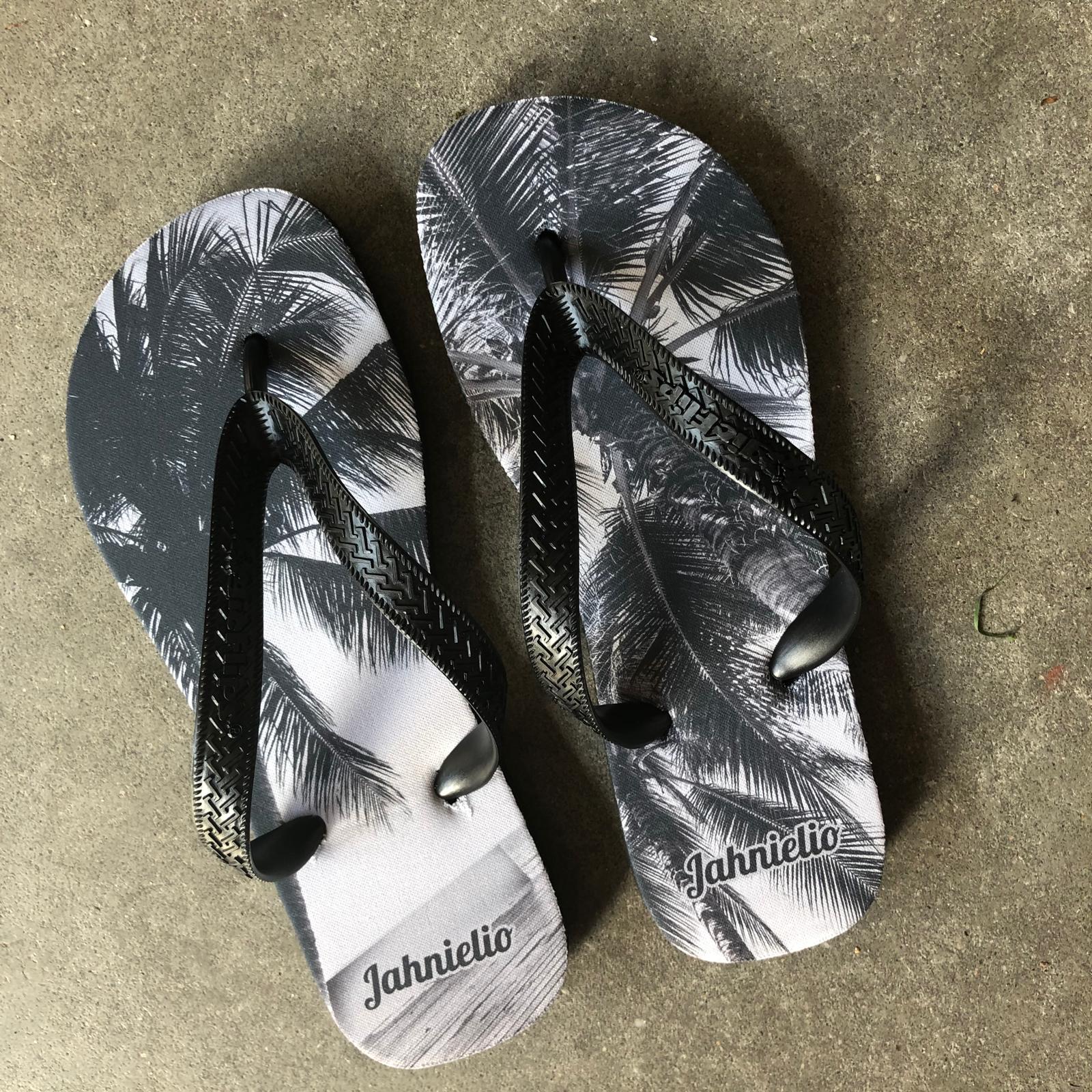 Palmboom slippers met de naam Jahnielio