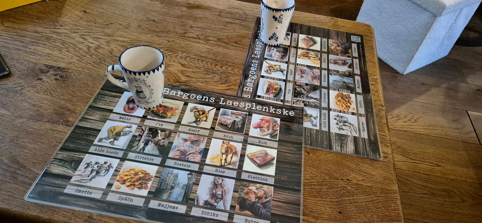 Twee placemats bedrukt met het Venloos laesplenkske
