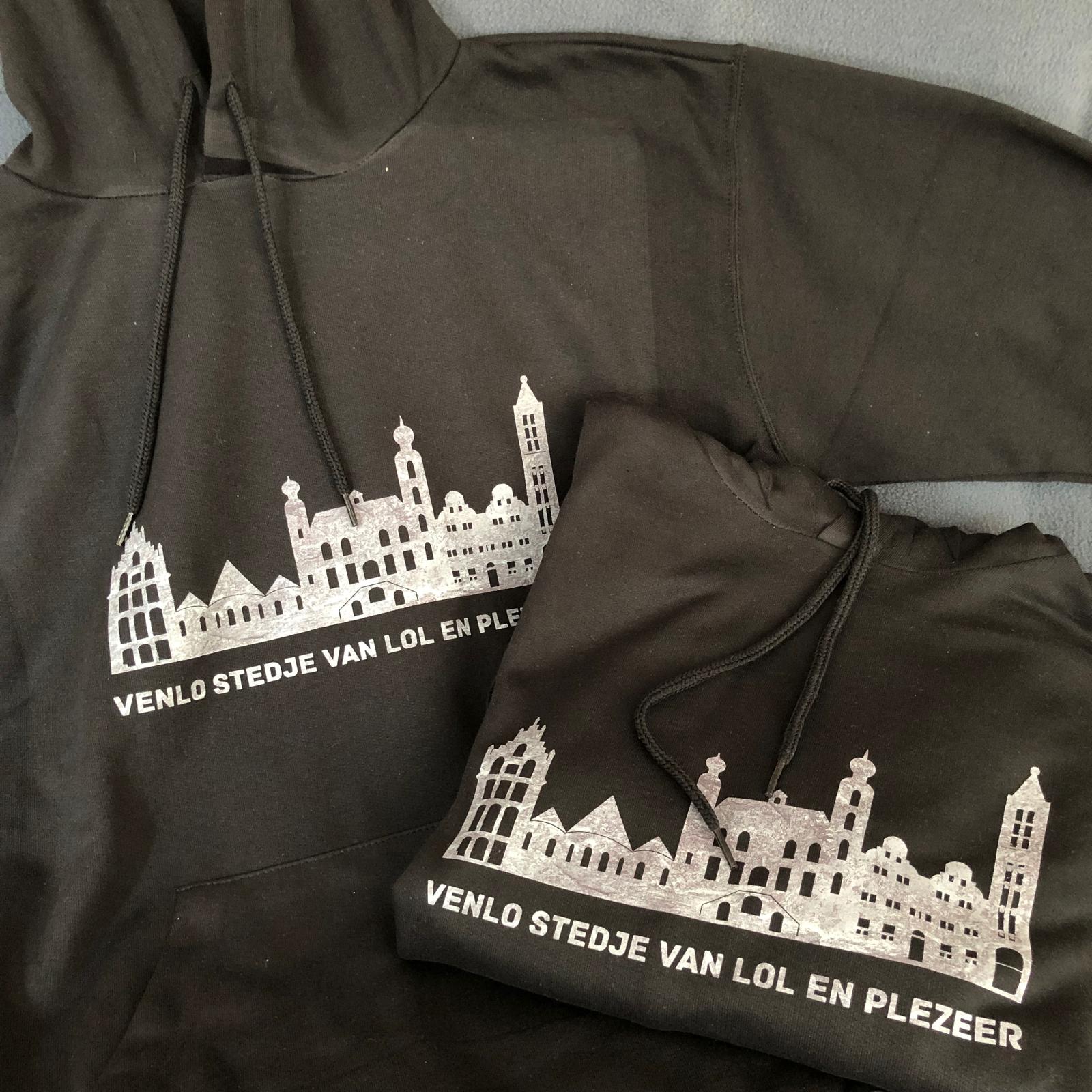 Hoodies met de skyline van venlo en de tekst: enlo stedje van lol en plezeer
