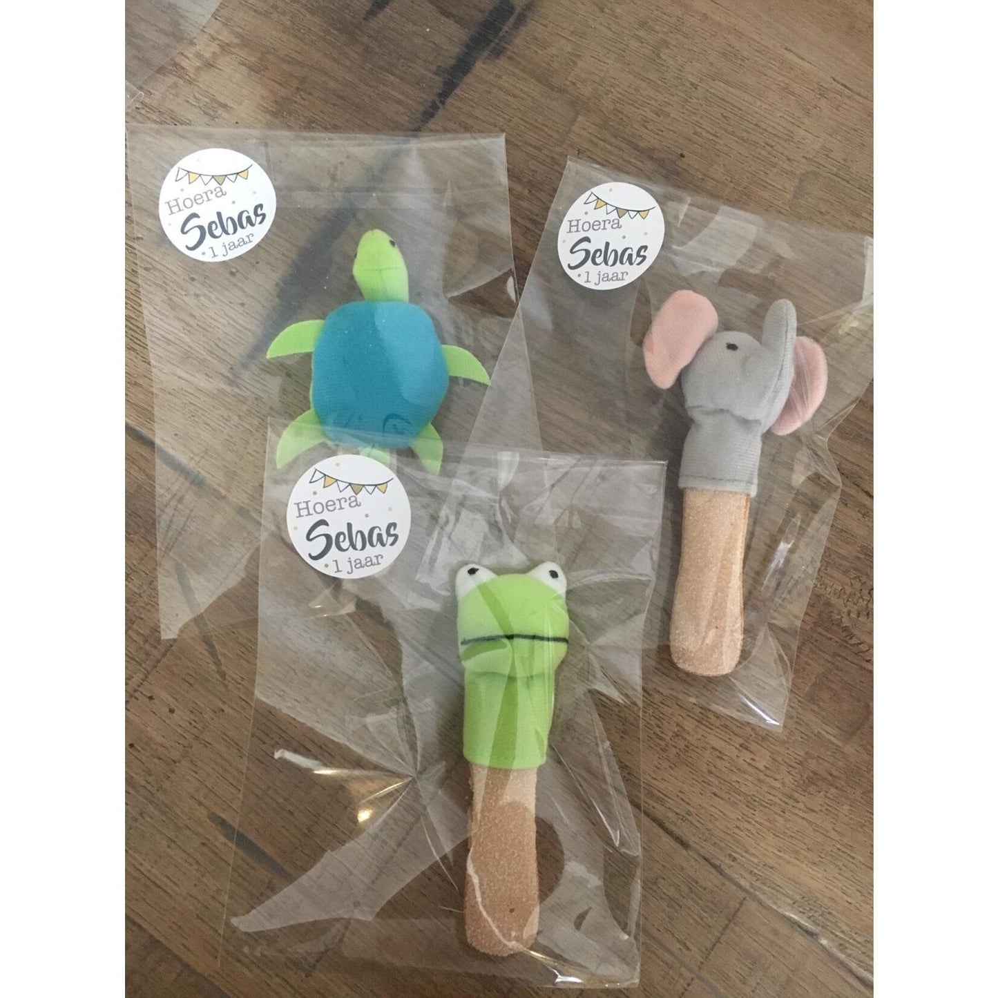 Traktatie sticker vlaggetjes met naam en leeftijd – 15 stuks per vel
