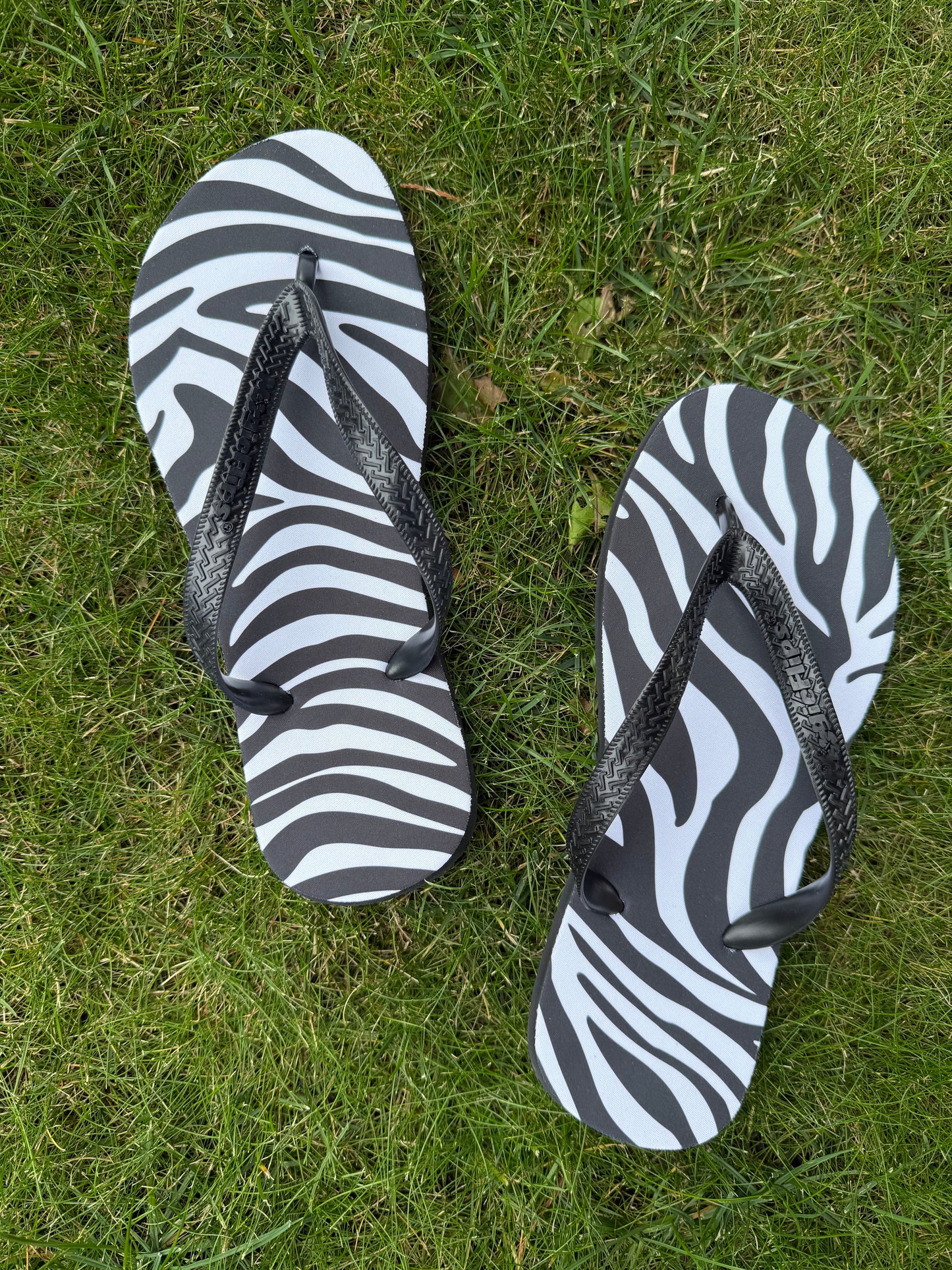 Zachte teenslippers met zebraprint